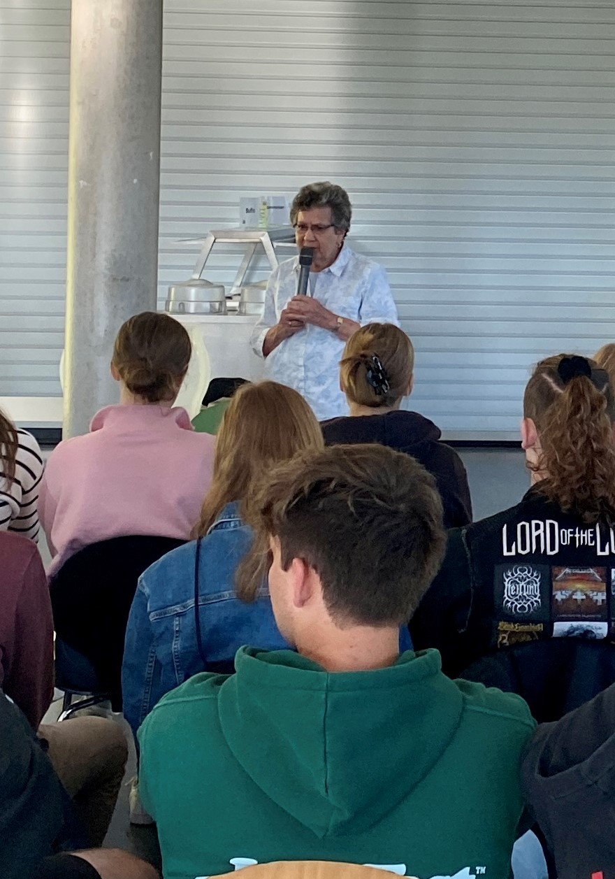 Zeitzeugengespräch mit Bergen-Belsen-Überlebender