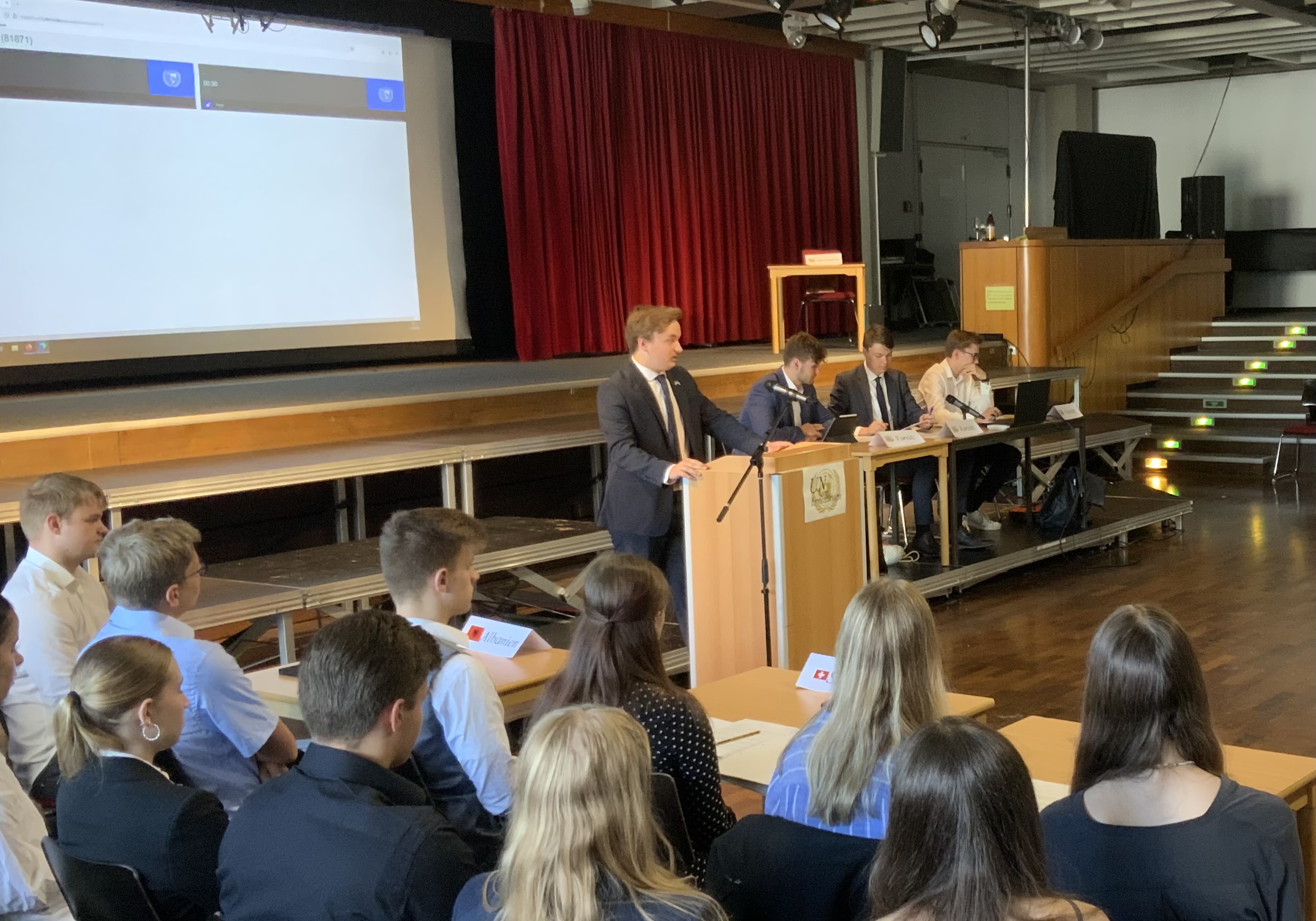 Model UN: Projekttag am Ernestinum